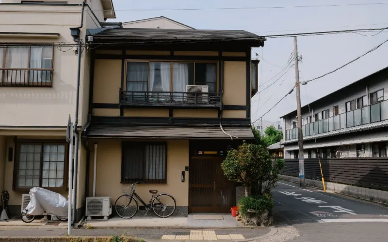 2階建ての住宅の外観